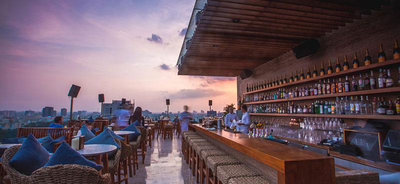 Blog Nha Sau Quan Rooftop Pool Bar Hotel des Arts Saigon 01