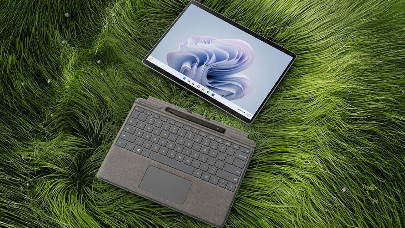 Blog Nha Sau Review danh gia Microsoft Surface Pro 9 phien ban 2022 voi chip intel the he 12